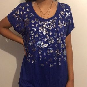 Shoulder slit blue blouse